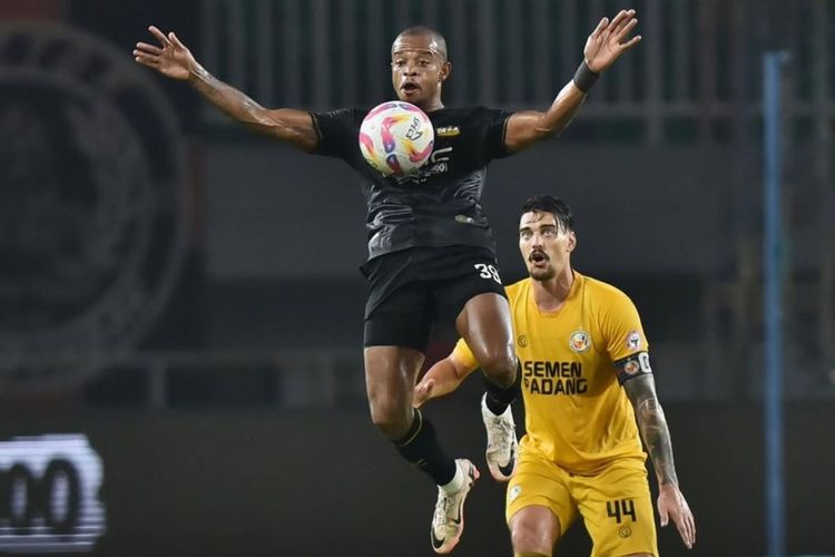 Attachment for Perfoma Ganda Bintang Latin Persebaya Kalah Telak oleh Alex Martins! Mesin Gol Super Dewa United