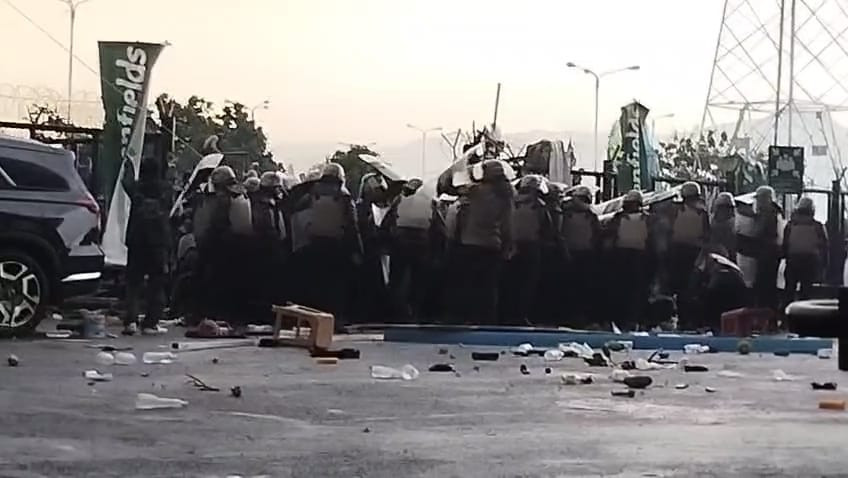 Attachment for Polisi Ungkap Oknum Bobotoh yang Merusak Gerbang Stadion GBLA