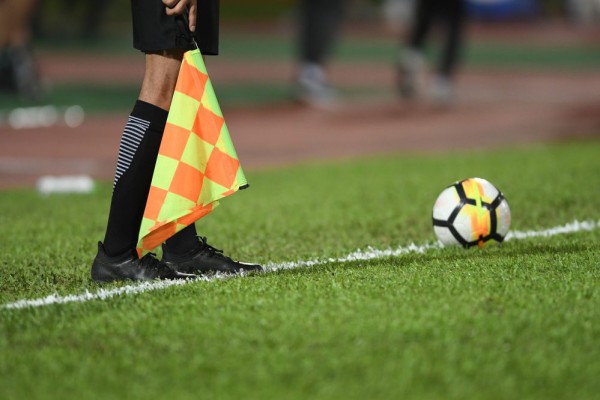 Attachment for Kisah Transformasi: Dari Wasit Premier League ke Kurir, Kisah David Coote