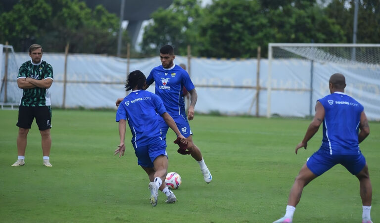 Attachment for Kekuatan Tersembunyi di Balik Duet Persib Bandung