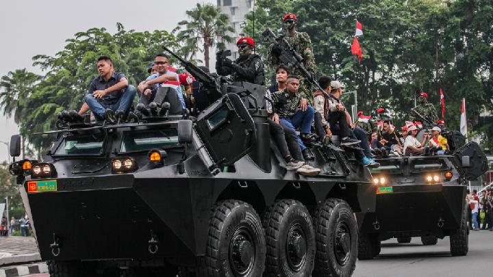 Attachment for Jenderal Bintang Tiga Jabat Sekaligus Panglima Kopassus, Marinir, dan Kopasgat